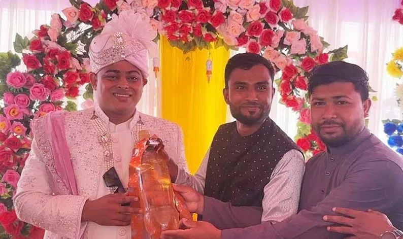 বন্ধুর বিয়েতে অকটেন উপহার, এলাকায় চাঞ্চল্য